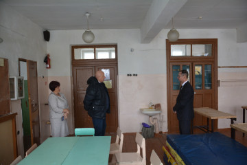 глава района Юрий Иванович Ивашкин в рамках рабочего визита посетил среднюю школу № 1 города Рудни - фото - 5