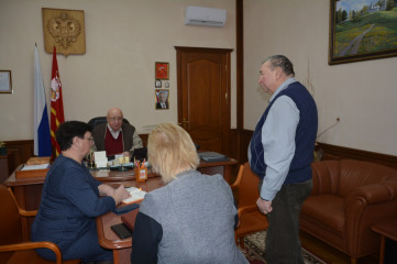 глава Руднянского района провел рабочее совещание, на котором обсудили работу по уборке снега - фото - 2