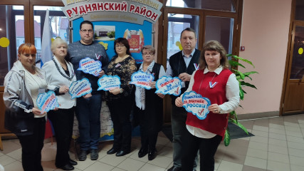 сегодня в 8-00 часов на территории Руднянского района открылись 26 избирательных участков - фото - 11