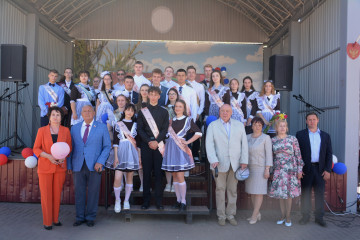 районный праздник Последнего школьного звонка состоялся на центральной площади города Рудни - фото - 25