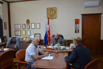 глава округа провел прием граждан по личным вопросам - фото - 2