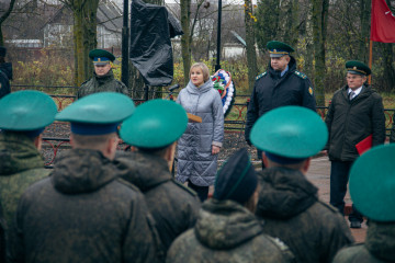 церемония приведения к военной присяге военнослужащих, зачисленных на военную службу по контракту в Пограничное управление ФСБ России по Смоленской области - фото - 7
