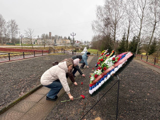 в День неизвестного солдата рудняне возложили цветы к братским могилам - фото - 4