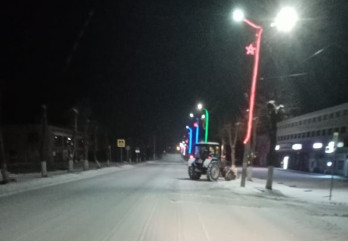 в Руднянском округе с 4-х часов утра расчищают дороги от снега - фото - 3