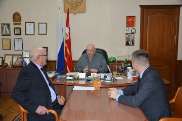 глава Руднянского округа встретился с директором филиала ПАО «Россети Центр» - «Смоленскэнерго» Дудиным Романом Ивановичем - фото - 2