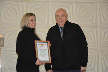 глава Руднянского муниципального округа Юрий Иванович Ивашкин вручил руднянским предпринимателям Сертификаты о получении грантов - фото - 10