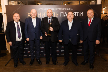 главе Руднянского муниципального округа Юрию Ивановичу Ивашкину вручили премию "Хранитель памяти" - фото - 3