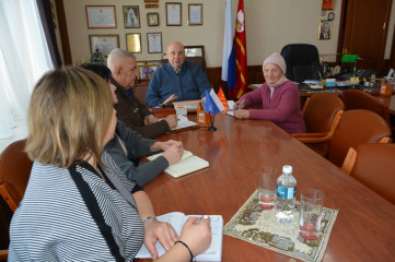 сегодня в рамках Недели приемов граждан,инициированной ВПП «Единая Россия» проведен приём жителей Главой Руднянского округа, Секретарем Руднянского местного отделения партии "Единая Россия" Юрием Ивановичем Ивашкиным - фото - 4