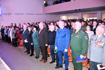 сегодня в городском Доме культуры состоялся торжественный концерт, посвященный Дню защитника Отечества - фото - 14