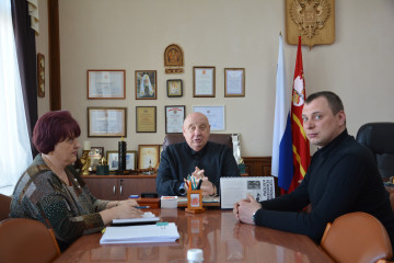 глава Руднянского муниципального округа провел рабочую встречу с участником специальной военной операции, капитаном Якушкиным Владимиром Ивановичем - фото - 1