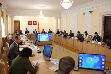 глава Руднянского муниципального округа Юрий Иванович Ивашкин принял участие в рабочем совещании с членами Правительства Смоленской области - фото - 2