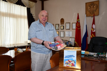 руководство округа приняло участие в акции "Коробка храбрости" - фото - 2