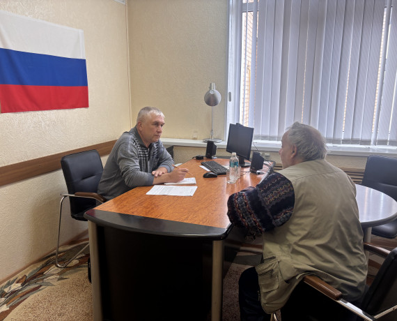 прием граждан депутатом Руднянского окружного Совета депутатов Седневым Виктором Николаевичем - фото - 2