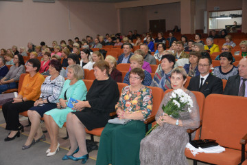 педагогов Руднянского района поздравили с профессиональным праздником - фото - 16