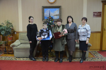 в Администрации Руднянского района наградили опекунскую семью - фото - 1